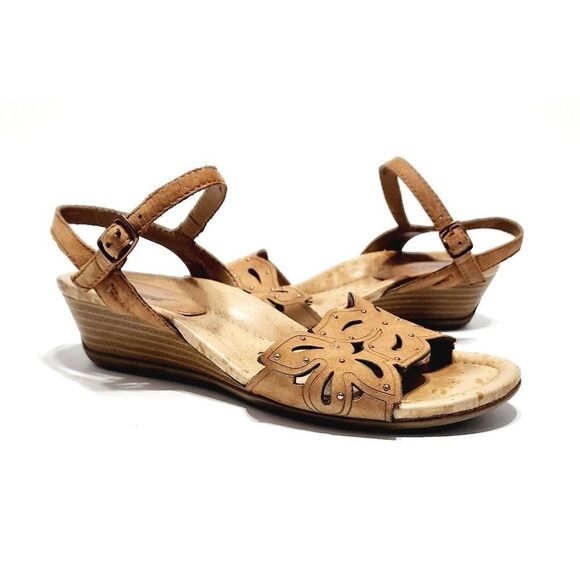 Earth Orchid Spruce Leather Wedge Sandals Size 7.5 Wide Studded Floral Laser Cut - Picture 2 of 8